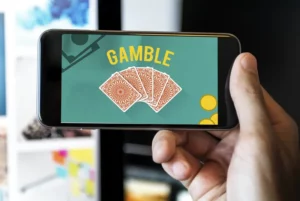 Gracz uprawiający hazard na telefonie 