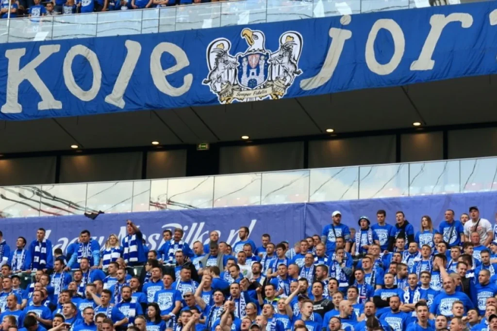 Cracovia – Lech Poznań gdzie oglądać mecz? Transmisja meczu na żywo (07.12.2025) Lech Poznań - kibice Kolejorz