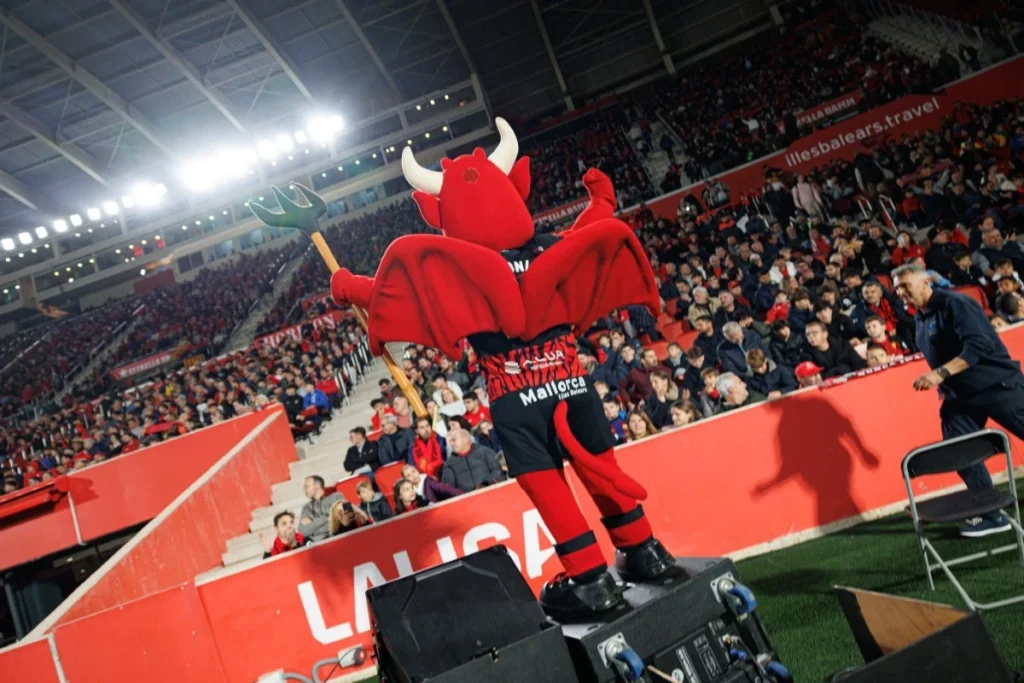 Oceny zawodników po meczu RCD Mallorca – Real Madryt (04.04.2026) Real Mallorca - kibice 1