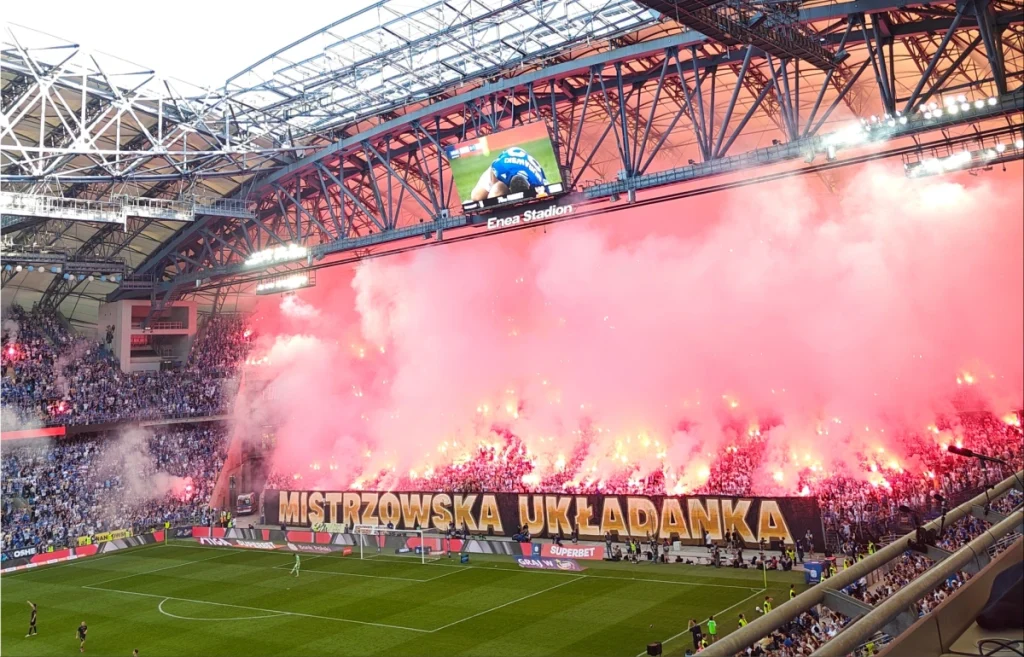 Kto poprowadzi mecz Lech Poznań – Cracovia? Kto sędzią spotkania? (25.07.2026) Lech Poznań - kibice 5