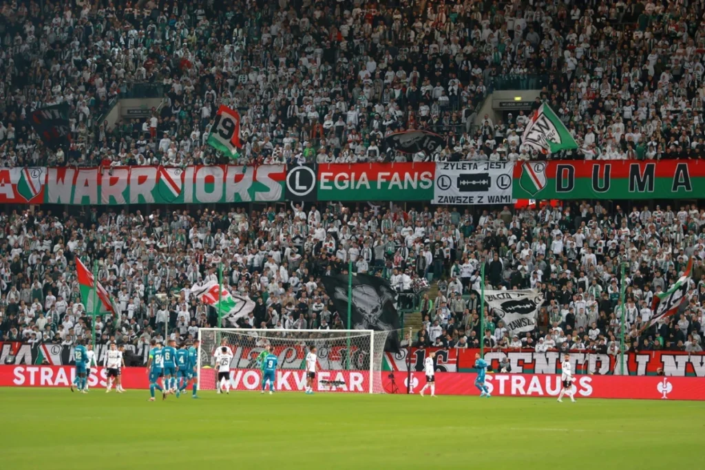 Statystyki meczowe Legia Warszawa – Lech Poznań. Pełna analiza spotkania (25.10.2026) Legia Warszawa - kibice 12